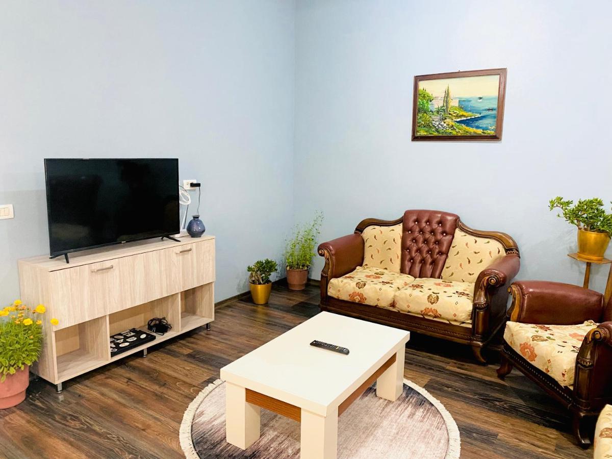 Kb Downtown Gjirokaster Apartment Bagian luar foto